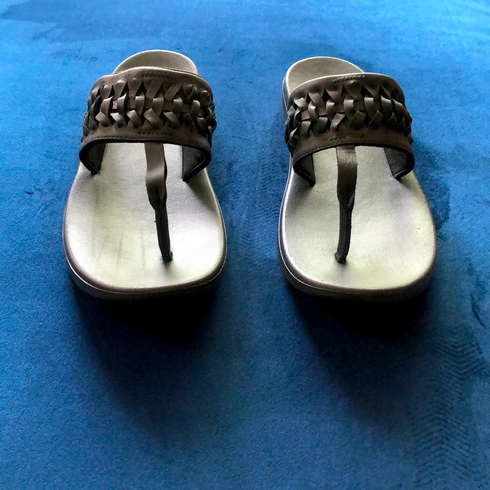 Nike Bella Kai 2 thong sandal size 9